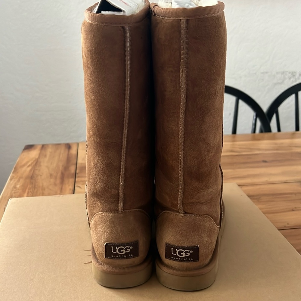 UGG Classic Tall boot size 7 - Picture 3 of 17